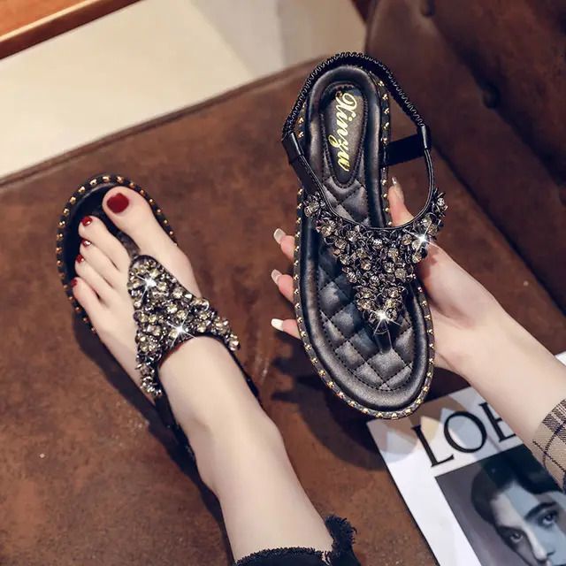 svarta sandaler