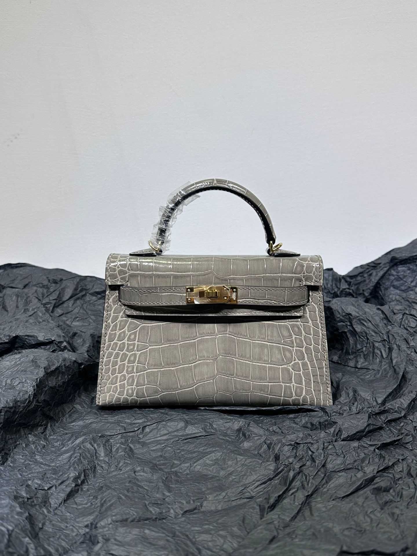 crocodile patterned turtledove grey