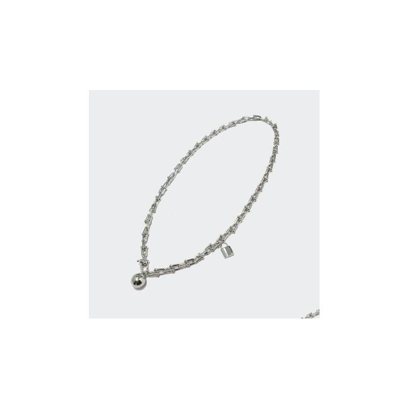 4 # Collier en argent