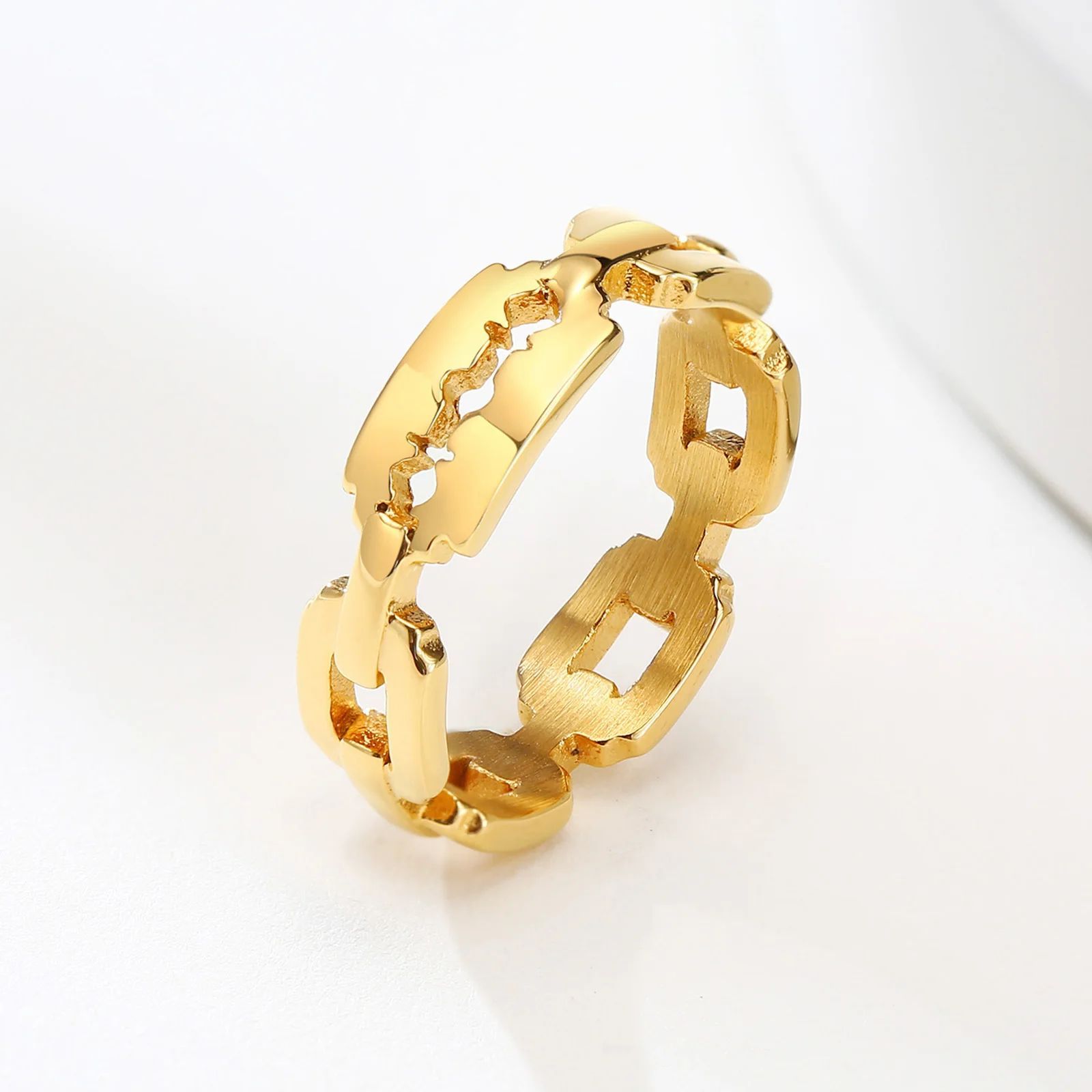 Oro giallo 14k.