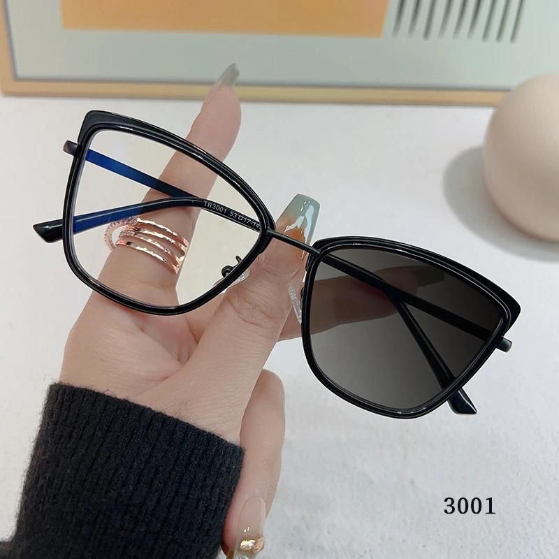 Photochromic Black