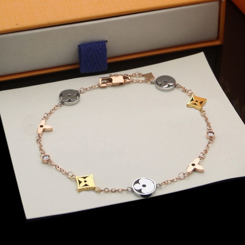 8 Bracelet Rose Avec Boîte