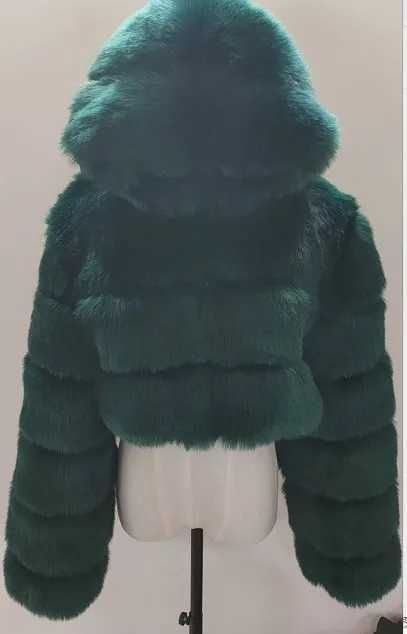 dunkelgrüner Mantel