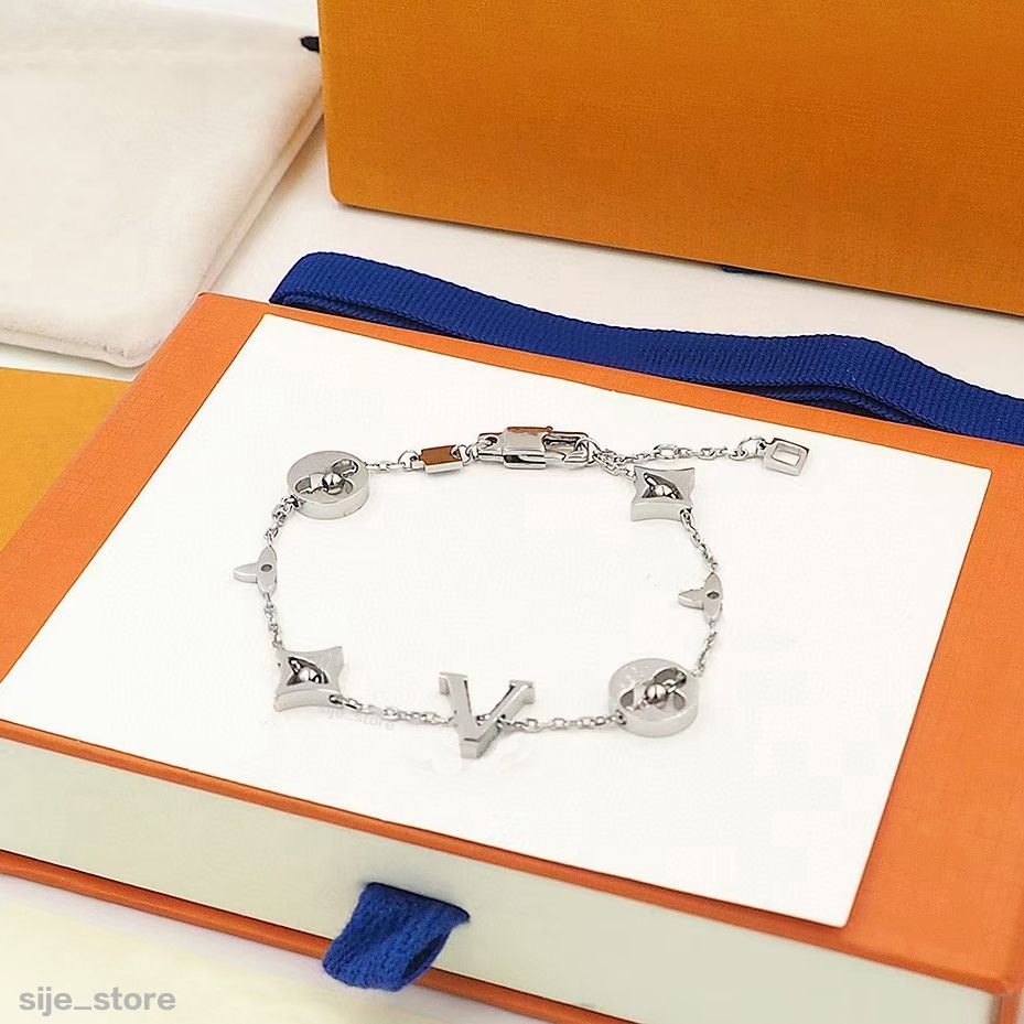 17 Silver Bracelet with Box