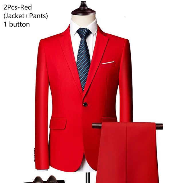 traje rojo de 2 piezas