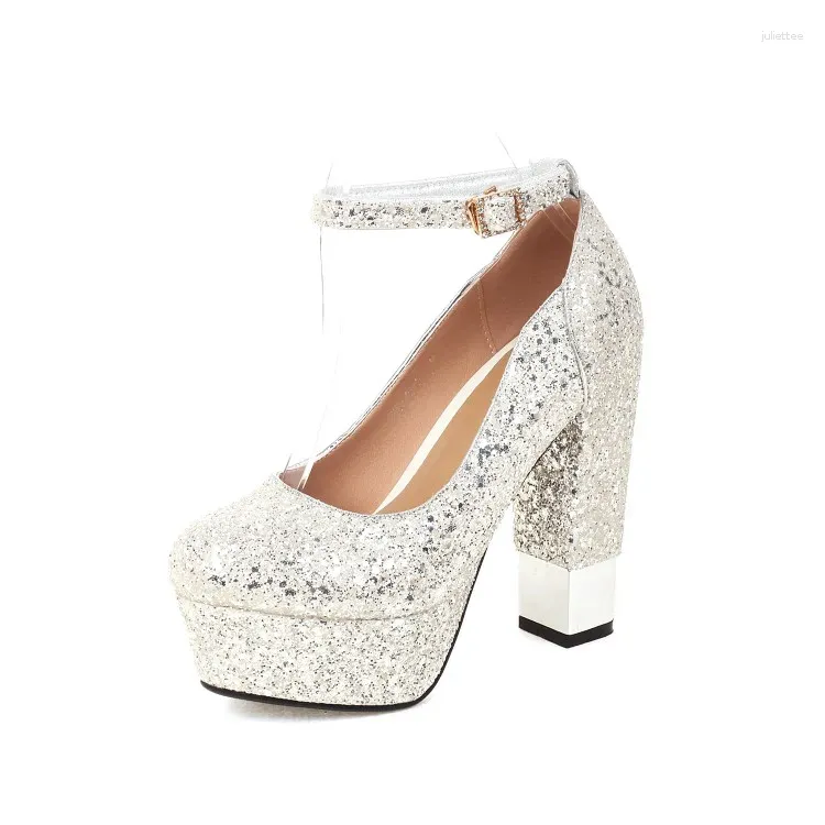 Sapatos de noiva de prata