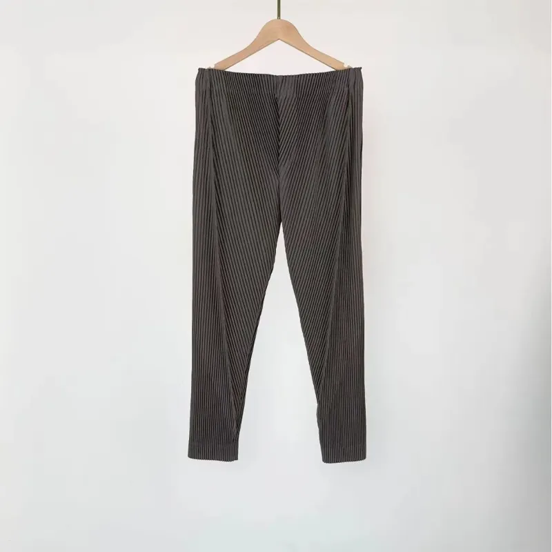 pantaloni grigio scuro