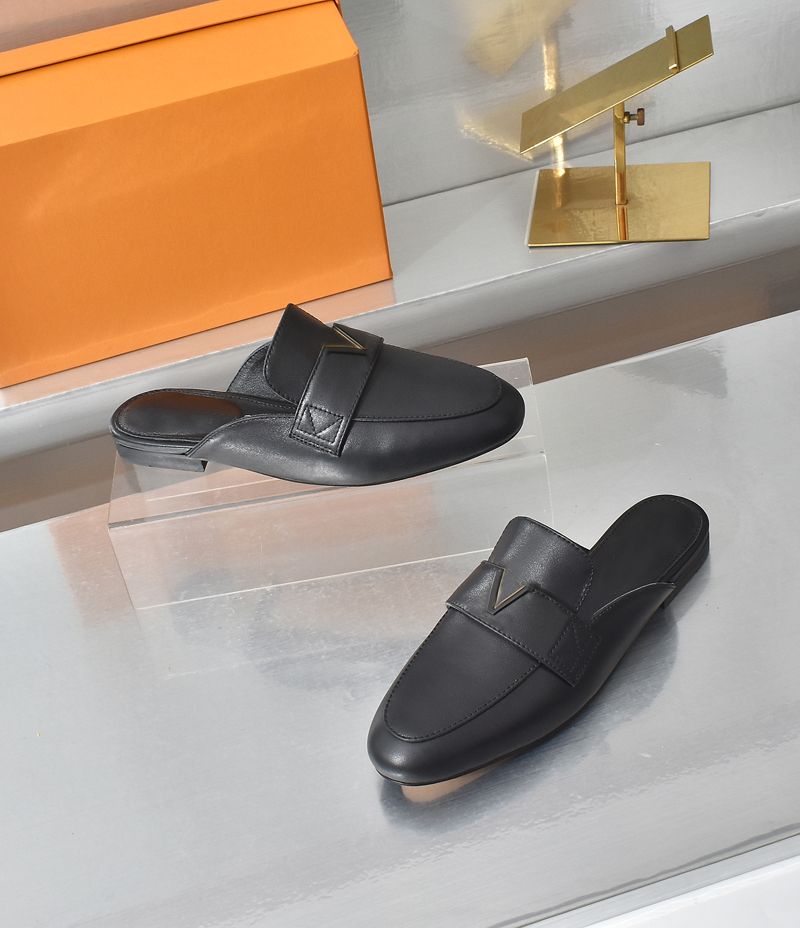 Black Matte Leatherslippers