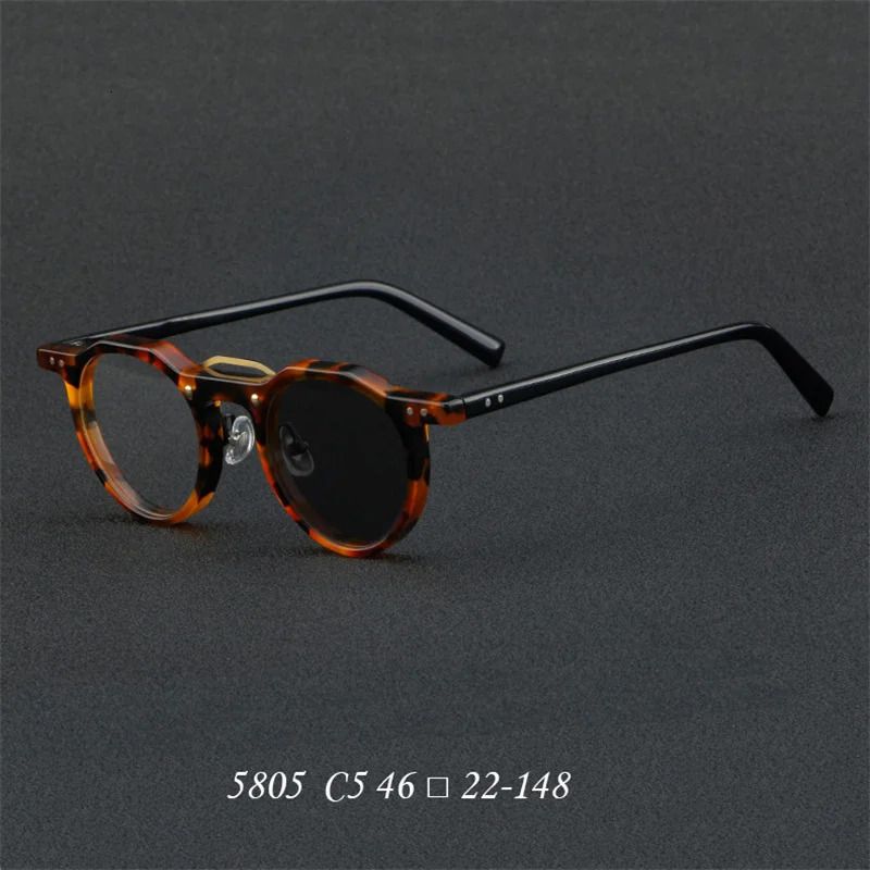 Photochromic C5