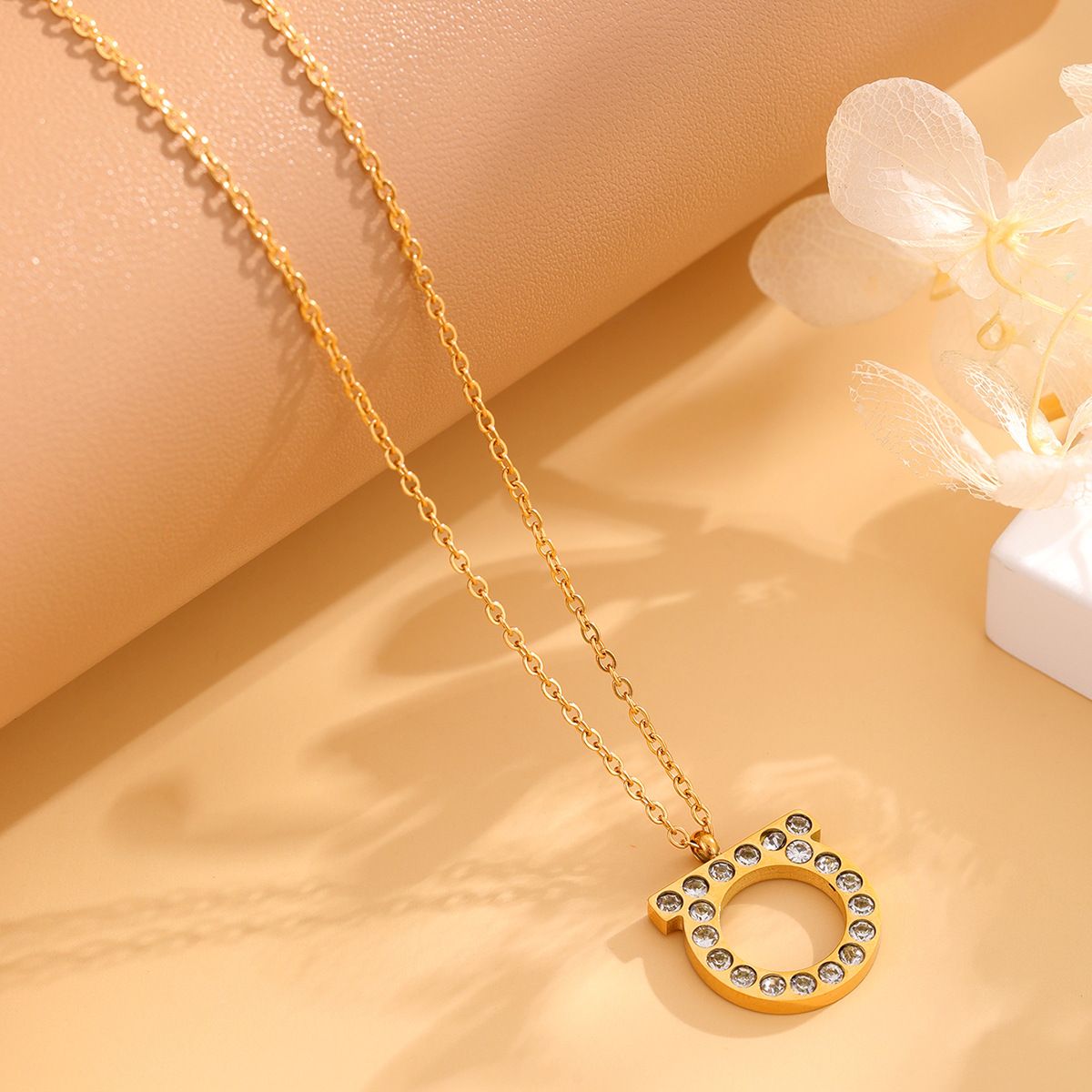 gold diamond necklace