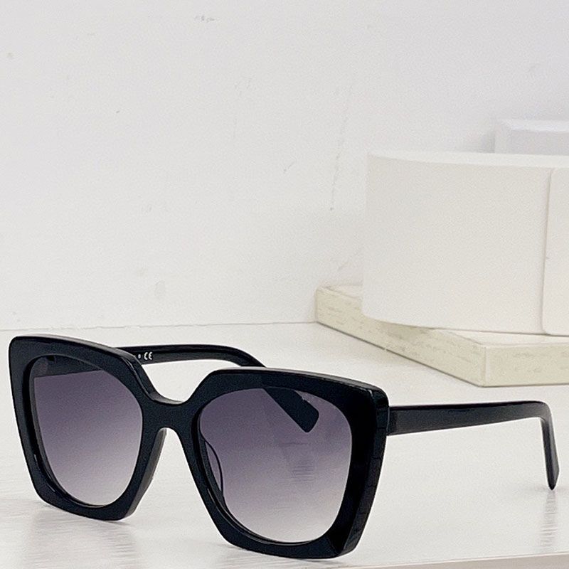 Black frame gradient purple lenses