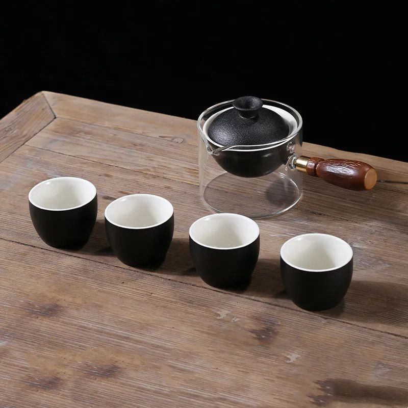 a Pot Four Cups 02