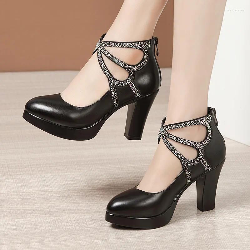 black 9cm heel