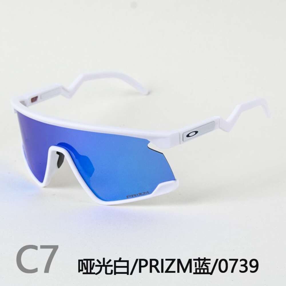 C7 Matte White/Prizm Blue/0739