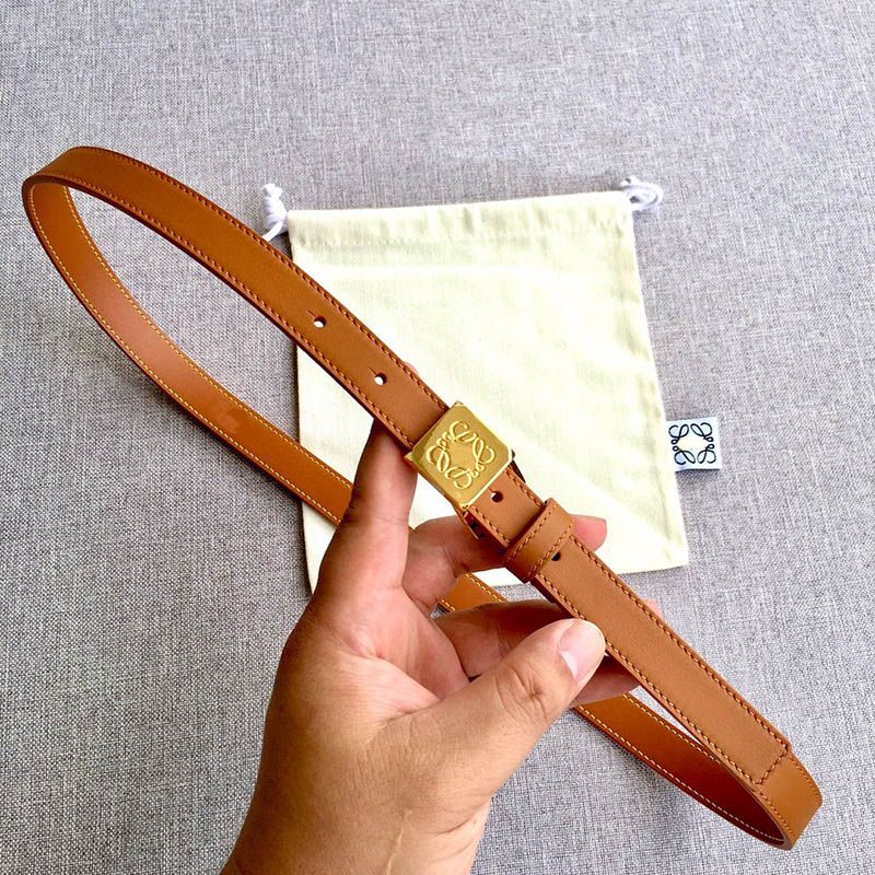 Cinturón marrón con hebilla dorada 4#