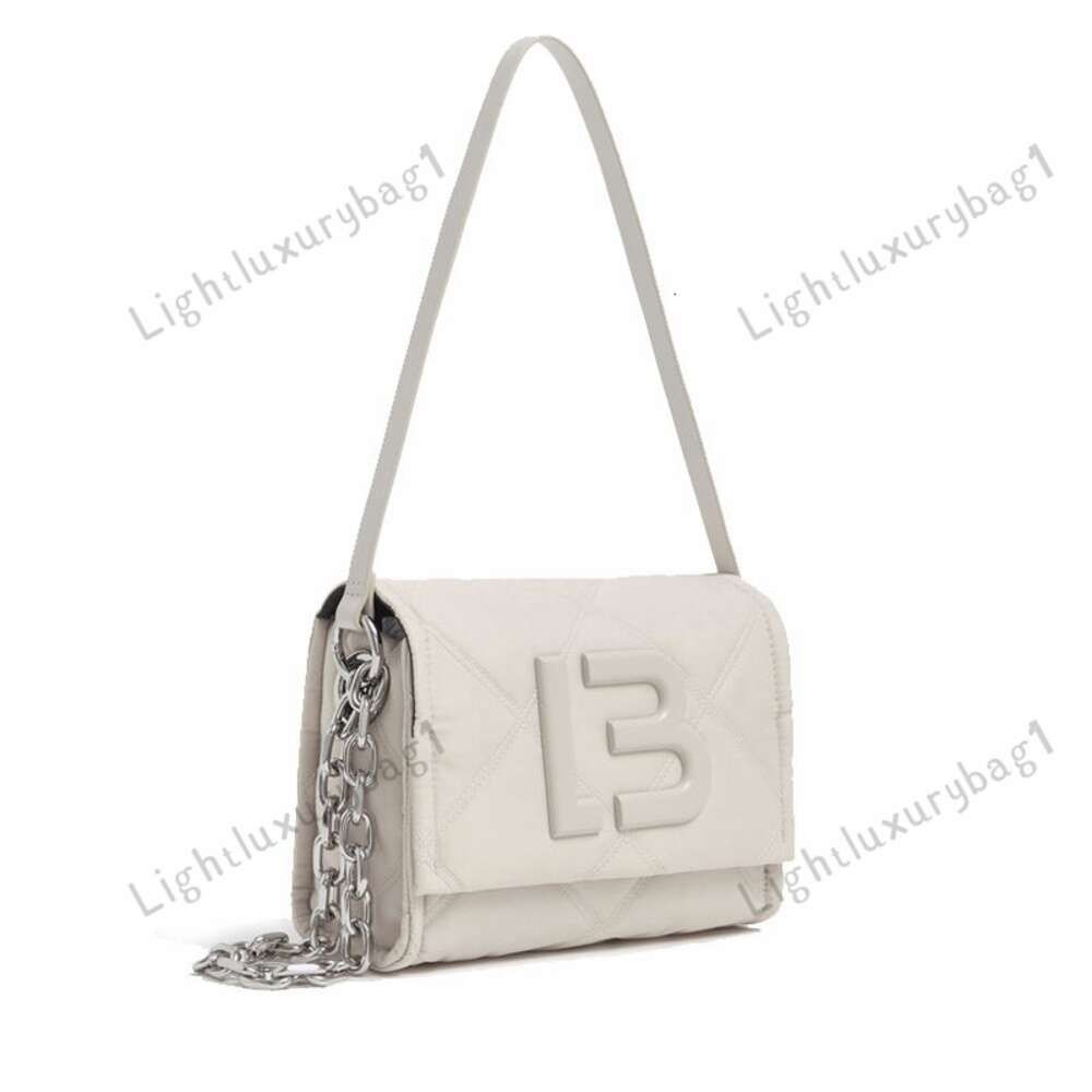 style1 lettre blanche 22cm