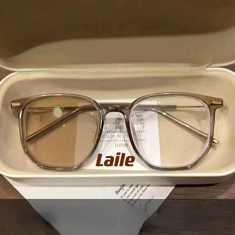 A-Photochromic Tan