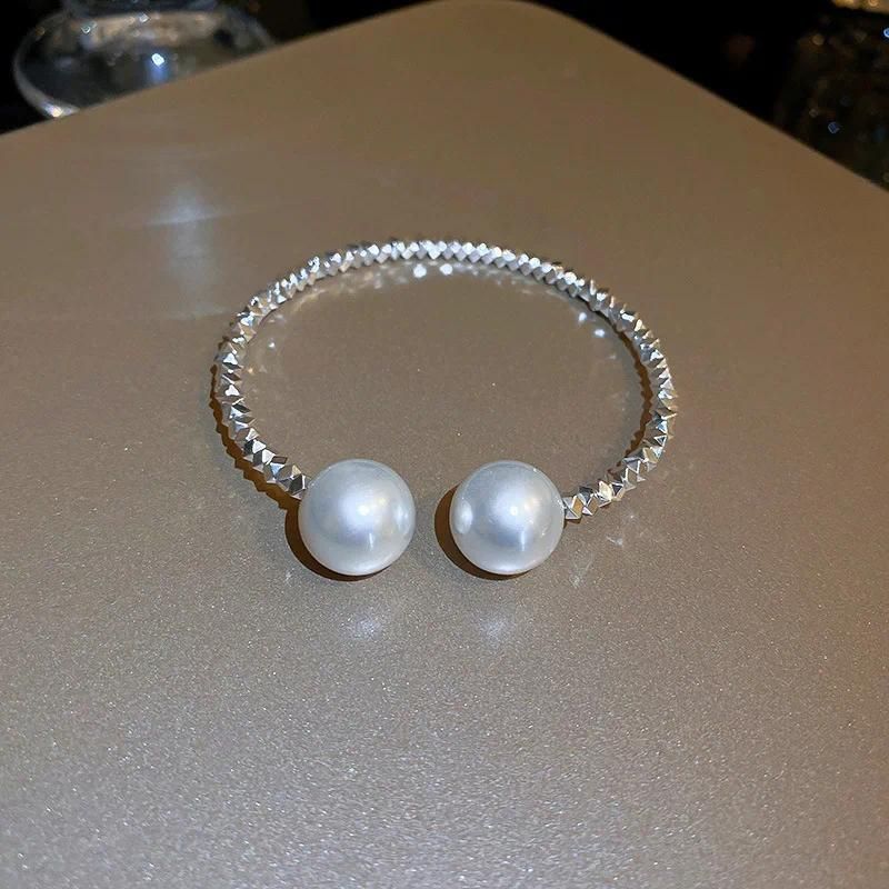 Pearl shiny bracelet