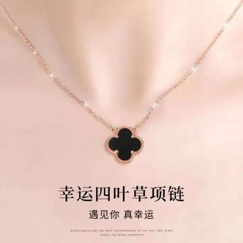 Rose Gold: Black Agate-Clover-halsband