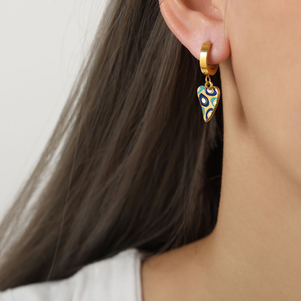 C Pointy heart earrings