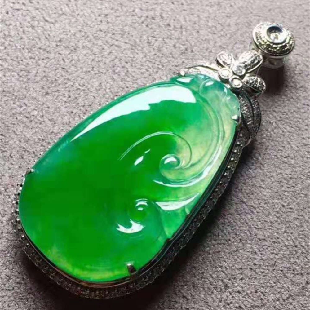 29.8x18.4x5mm Doğal Yeşil Jadeite 18K