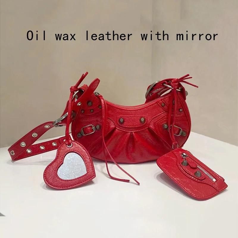 Ayna Kırmızı ile