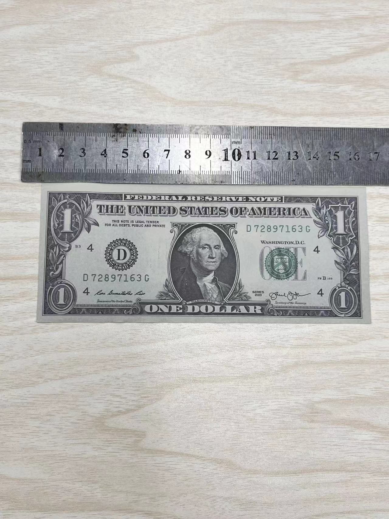 1 dólar