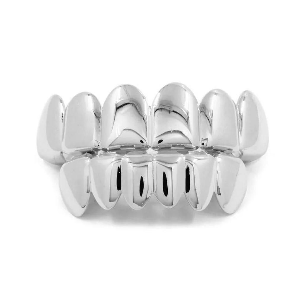 Set di denti piatti d'argento