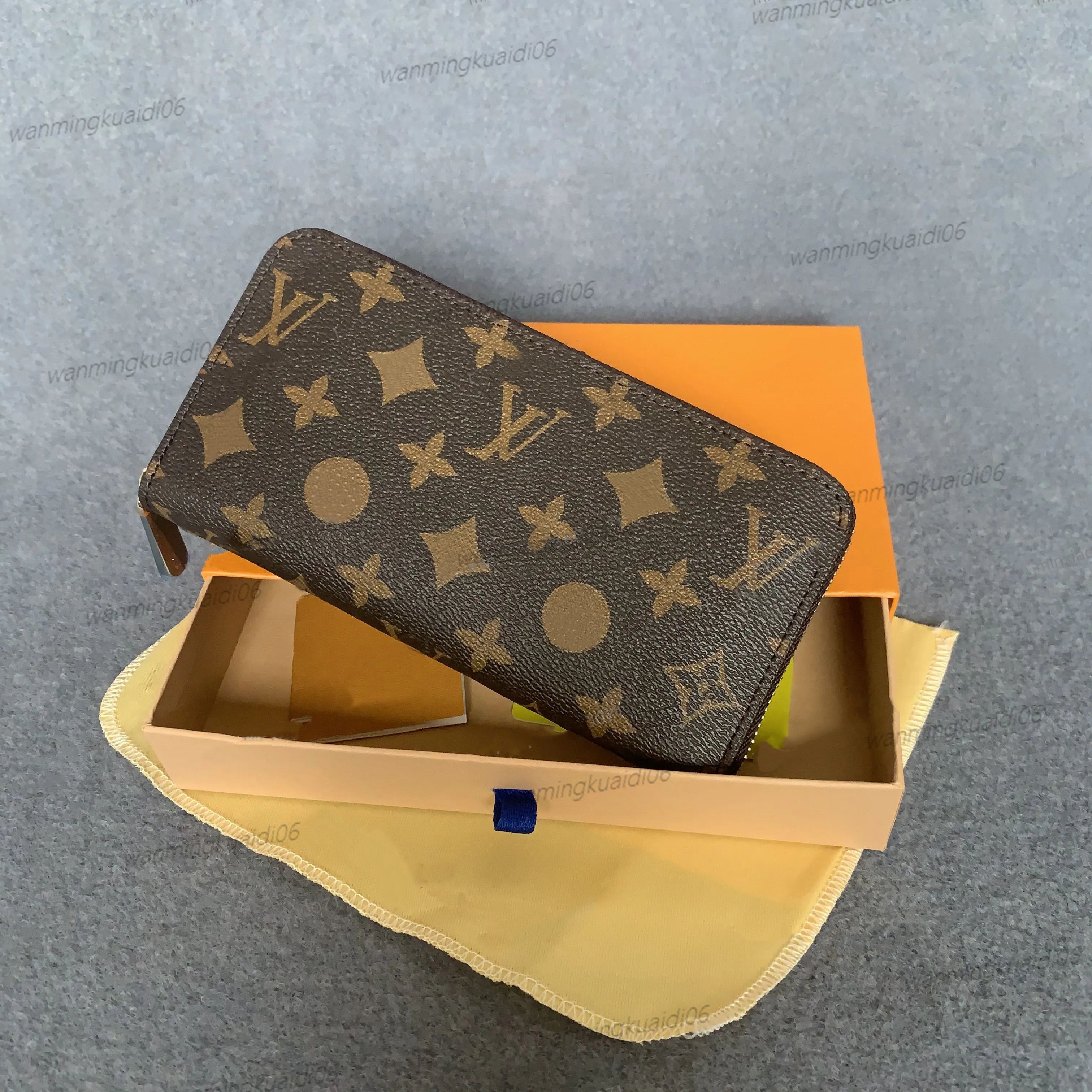 portfel z pudełkiem