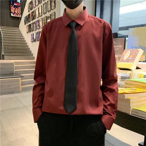 Rood met stropdas
