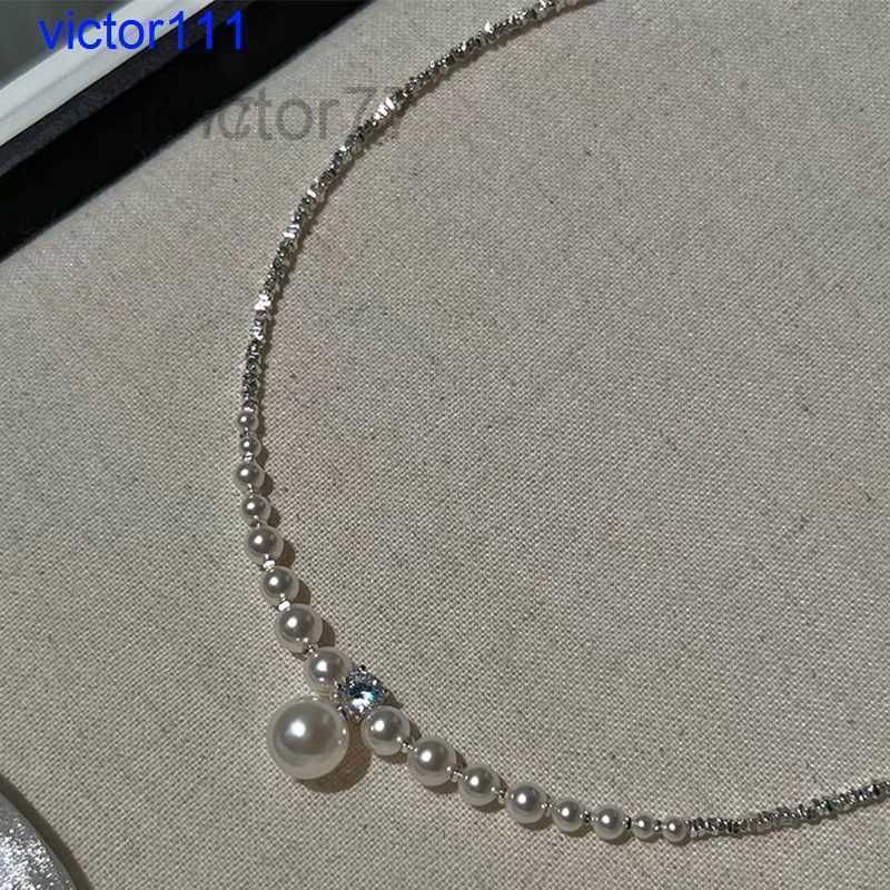 Collana in argento schiacciato con perle