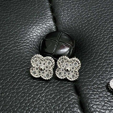 boucles d'oreilles (une paire)