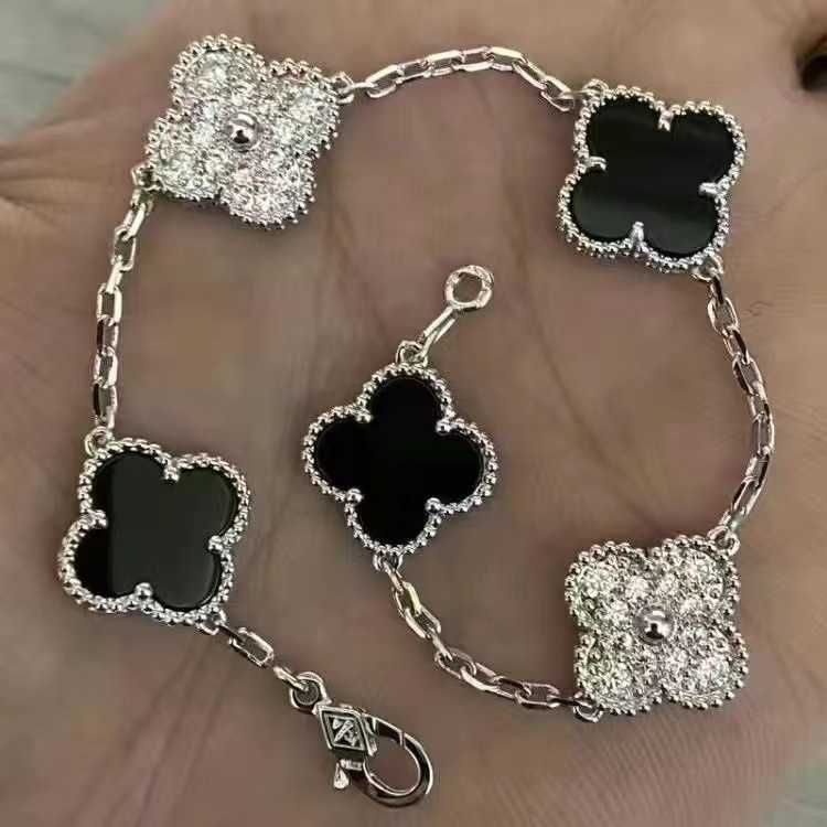 White Gold Five Flower Black Diamond