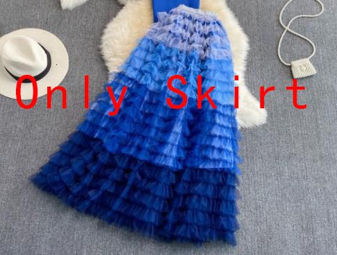 青いスカート