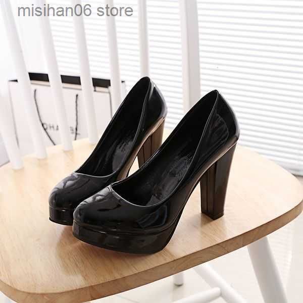 black -chunky heel