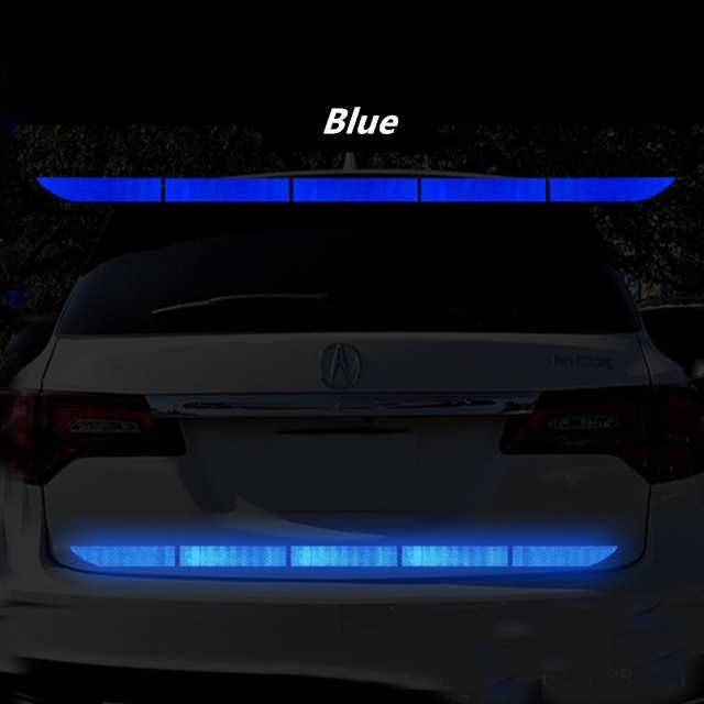 Auto achter blauw