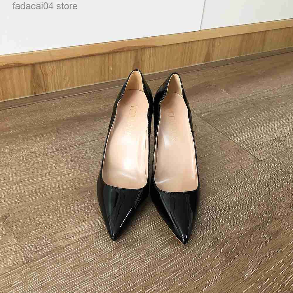 black 8cm heel
