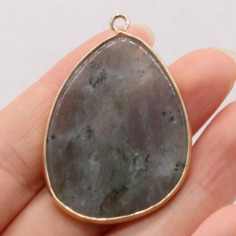 Flash labradorite