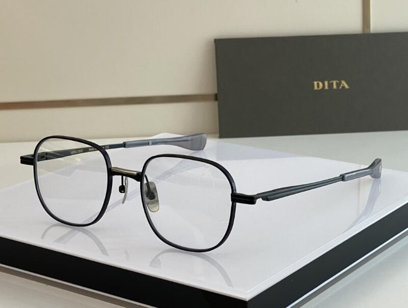 DITA مقابل TWO_09