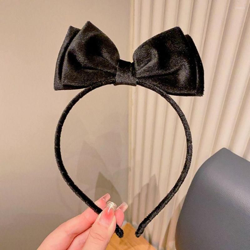 Black Middle Bow