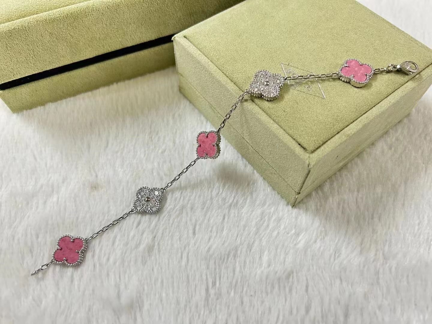 19528_21 ( 5 flowers bracelet)