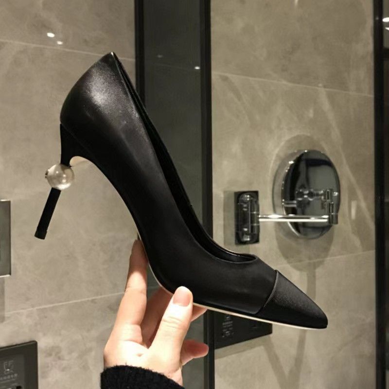 schwarze Pumps