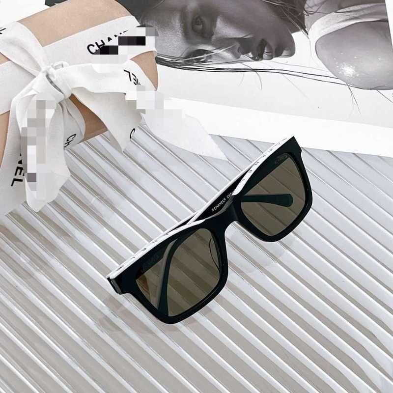 lunettes de soleil noires et blanches