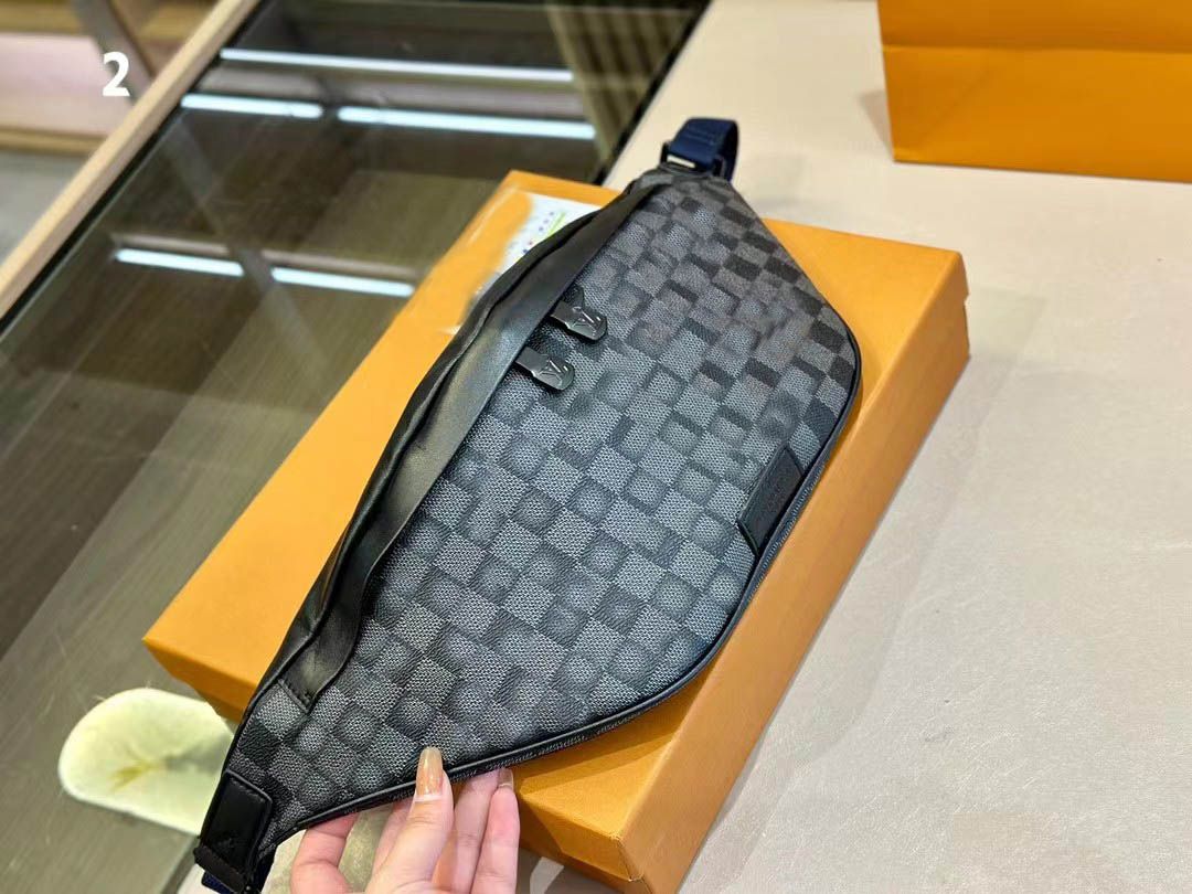 Black LV bumbag review : r/DHgate