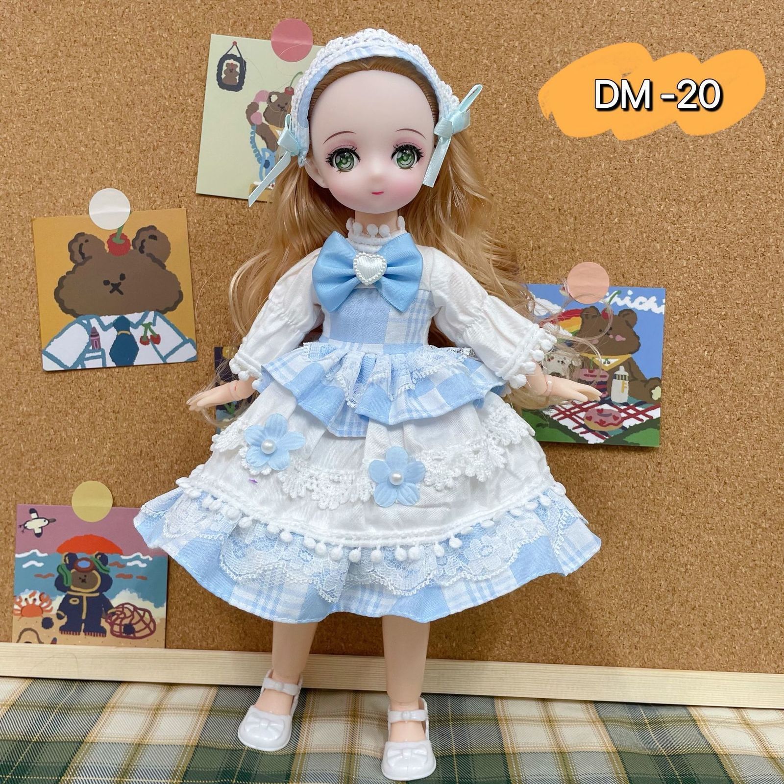DM-20-doll med kläder