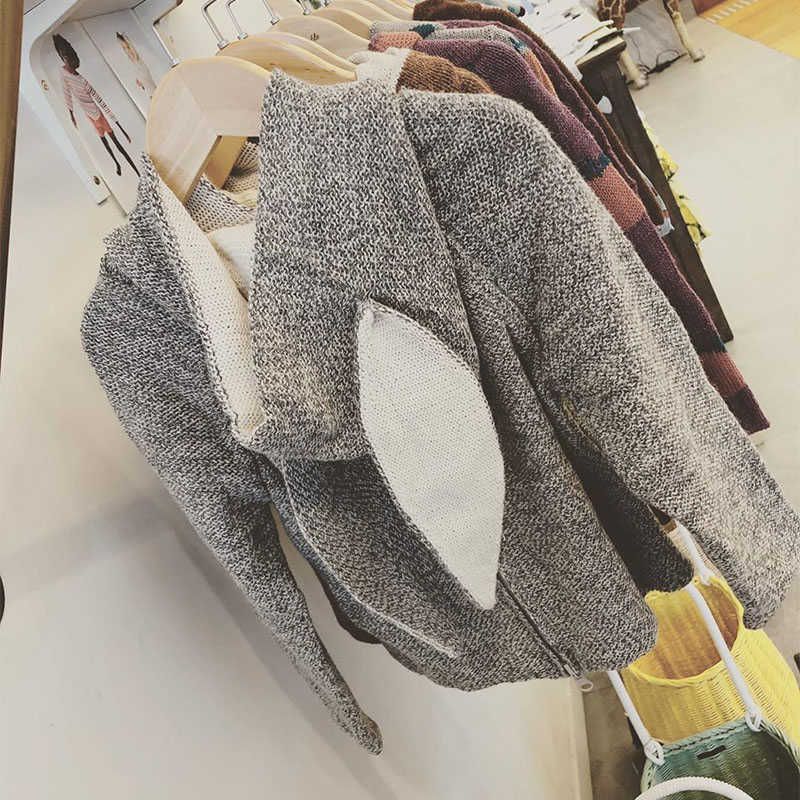 灰色のセーター