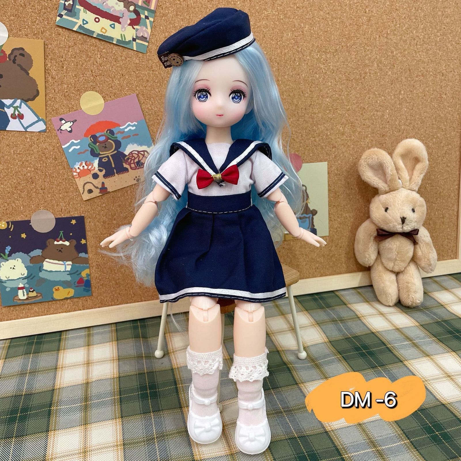 DM-6-DOLL z ubraniami