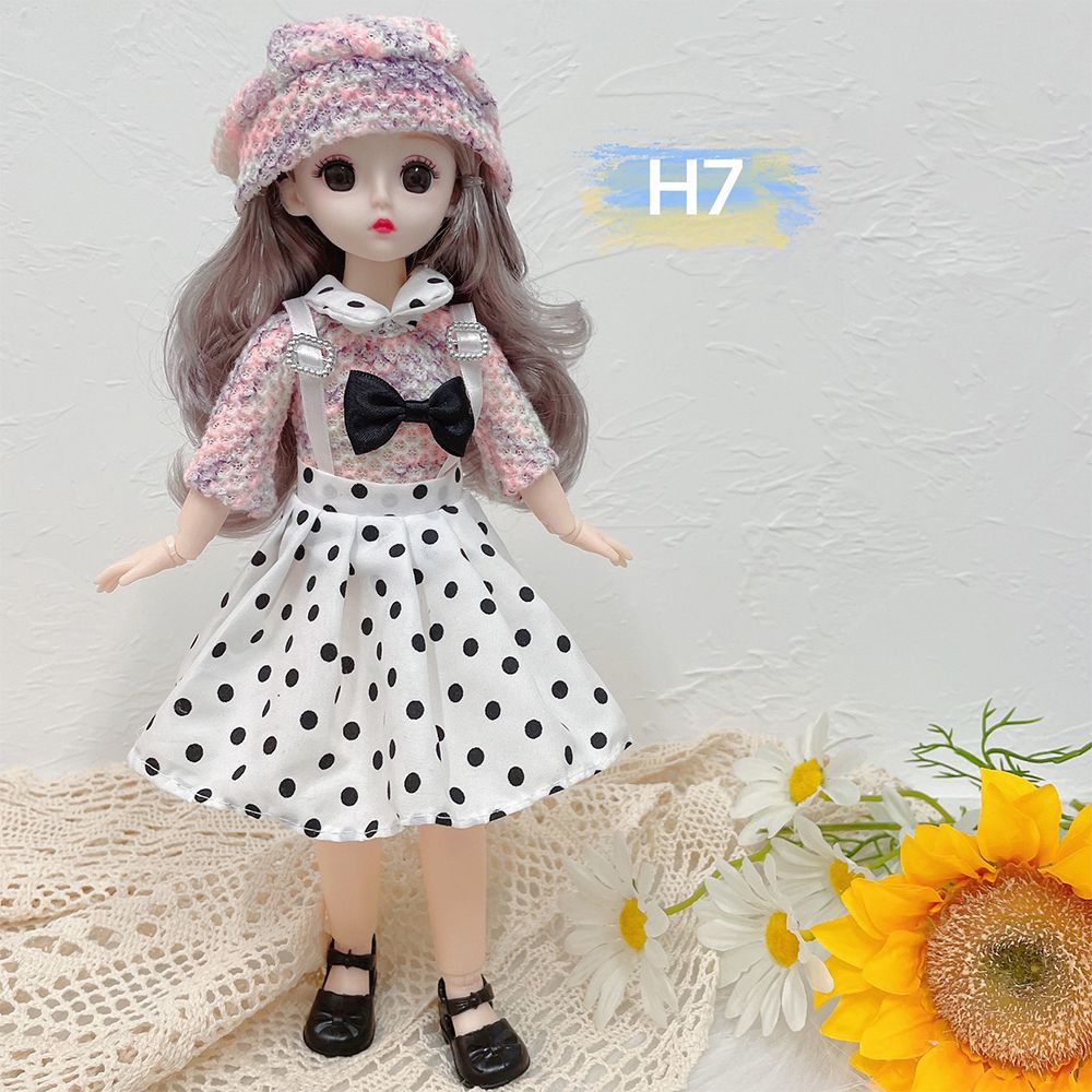 H7-Dolls And Clothes