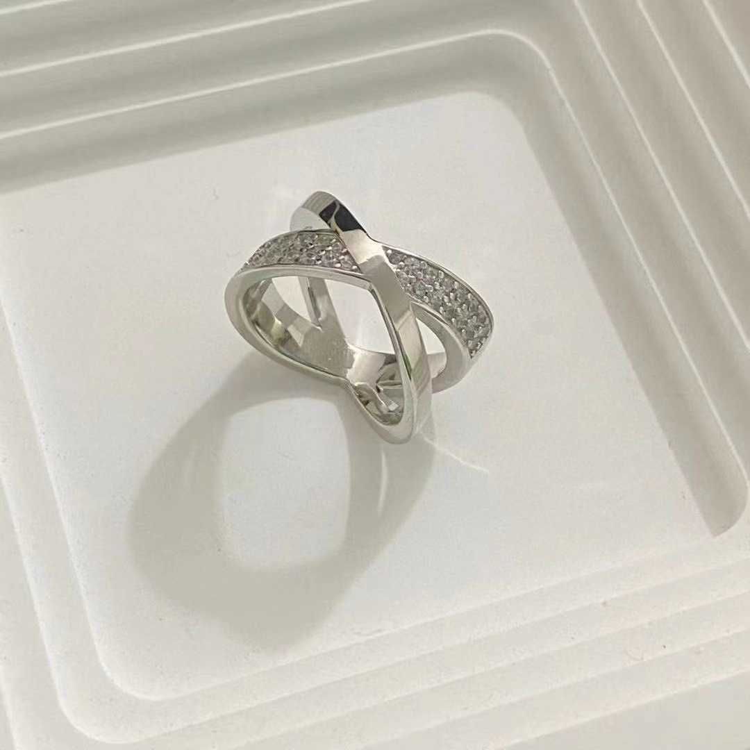 Platinum a forma di anello a forma di X