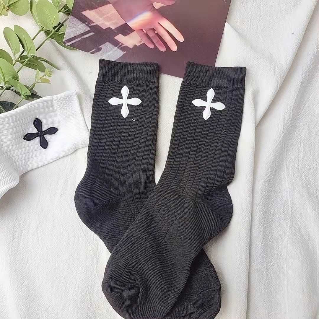 Short Cross Flower Black